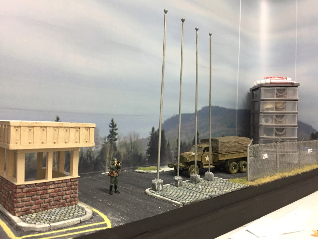 Diorama pour les 60 ans du CC 2646 (Corps de Cadets) - Takom JAPANESE-MADE SUV, Italeri M-925 Shelter Truck, Trumpeter Canadian Husky au 1/35 Img_7016