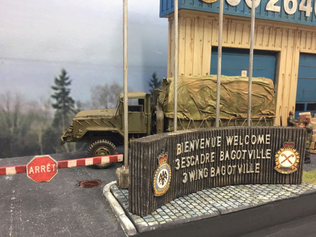 Diorama pour les 60 ans du CC 2646 (Corps de Cadets) - Takom JAPANESE-MADE SUV, Italeri M-925 Shelter Truck, Trumpeter Canadian Husky au 1/35 Img_7217