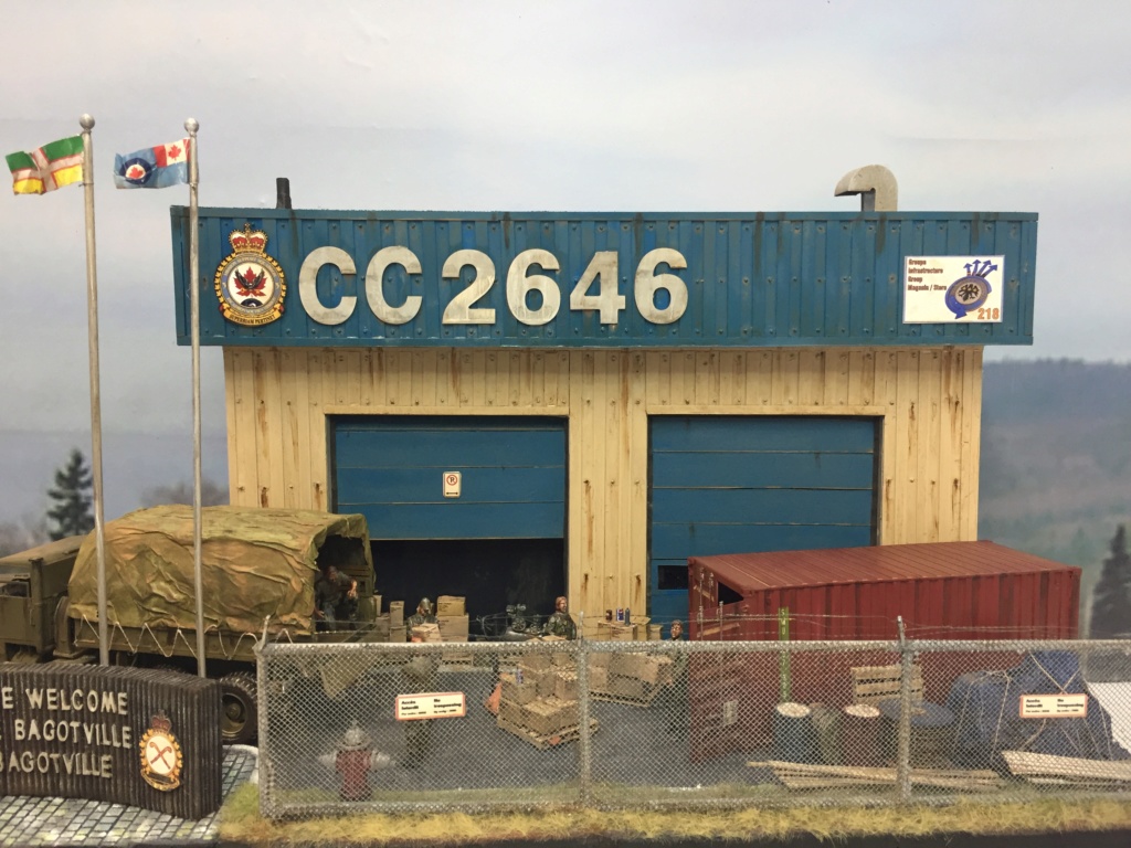 Diorama pour les 60 ans du CC 2646 (Corps de Cadets) - Takom JAPANESE-MADE SUV, Italeri M-925 Shelter Truck, Trumpeter Canadian Husky au 1/35 Img_7218