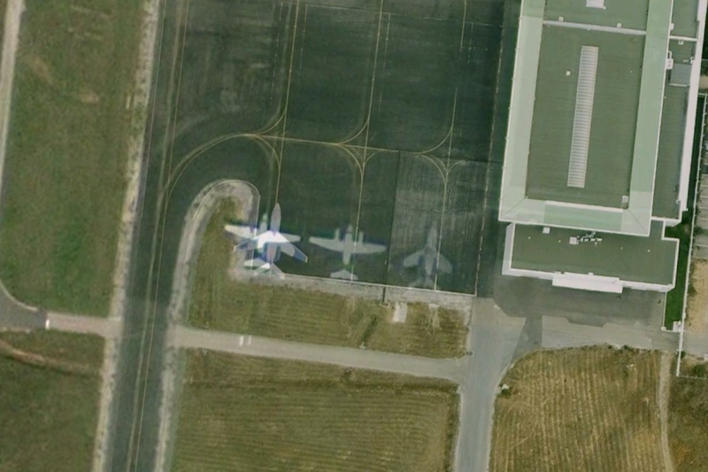 Avions fantômes à l'aéroport de Garons ? brrrrr  Avions10
