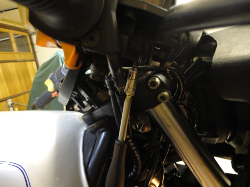brake squeal - Changing the front brake lever on a 4 valve bike 00310
