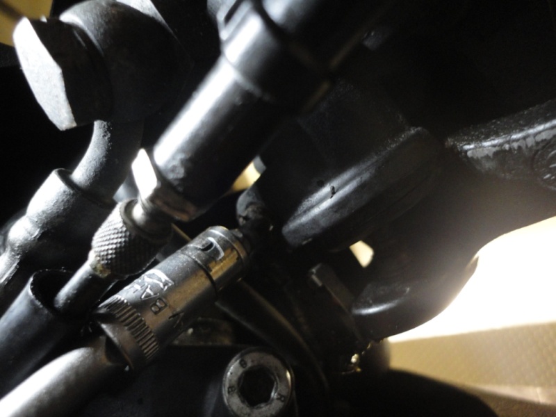 brake squeal - Changing the front brake lever on a 4 valve bike 00410