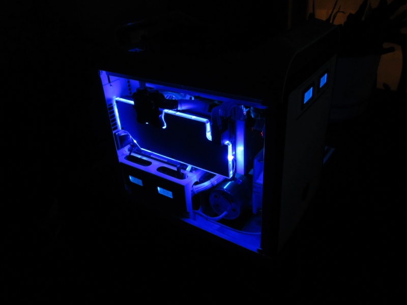 DanEXMod - PC modding - Bitfenix - Z77- Watercooling White blue - Page 8 Img_4230