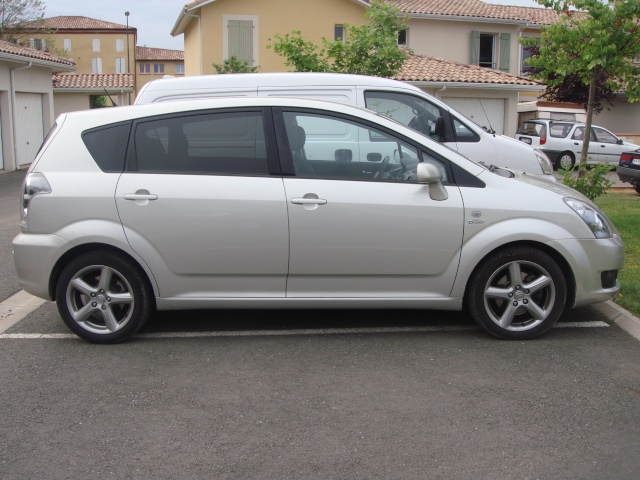 [A VENDRE]Toyota Corolla Verso 177ch toutes options 7 places Dsc01114