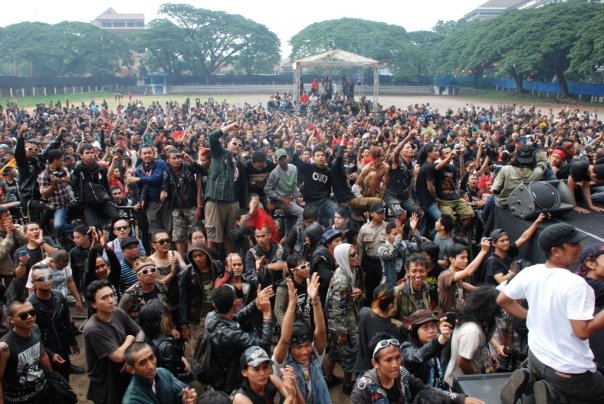 Beberapa alasan, kenapa musik indie, punk atau metal sangat laris di bumi tanah air indonesia. 57726310