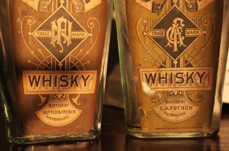 2 petits flasks de Whisky Whiske13