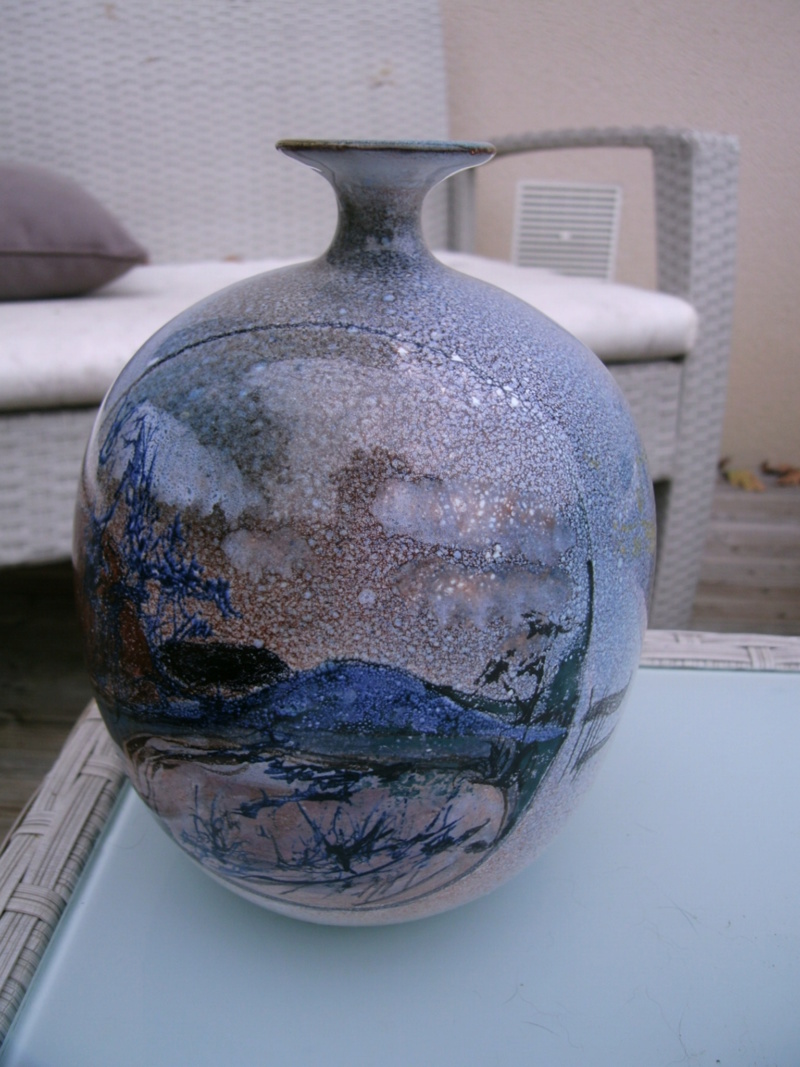 vase décor montagne à identifier Apdc2910