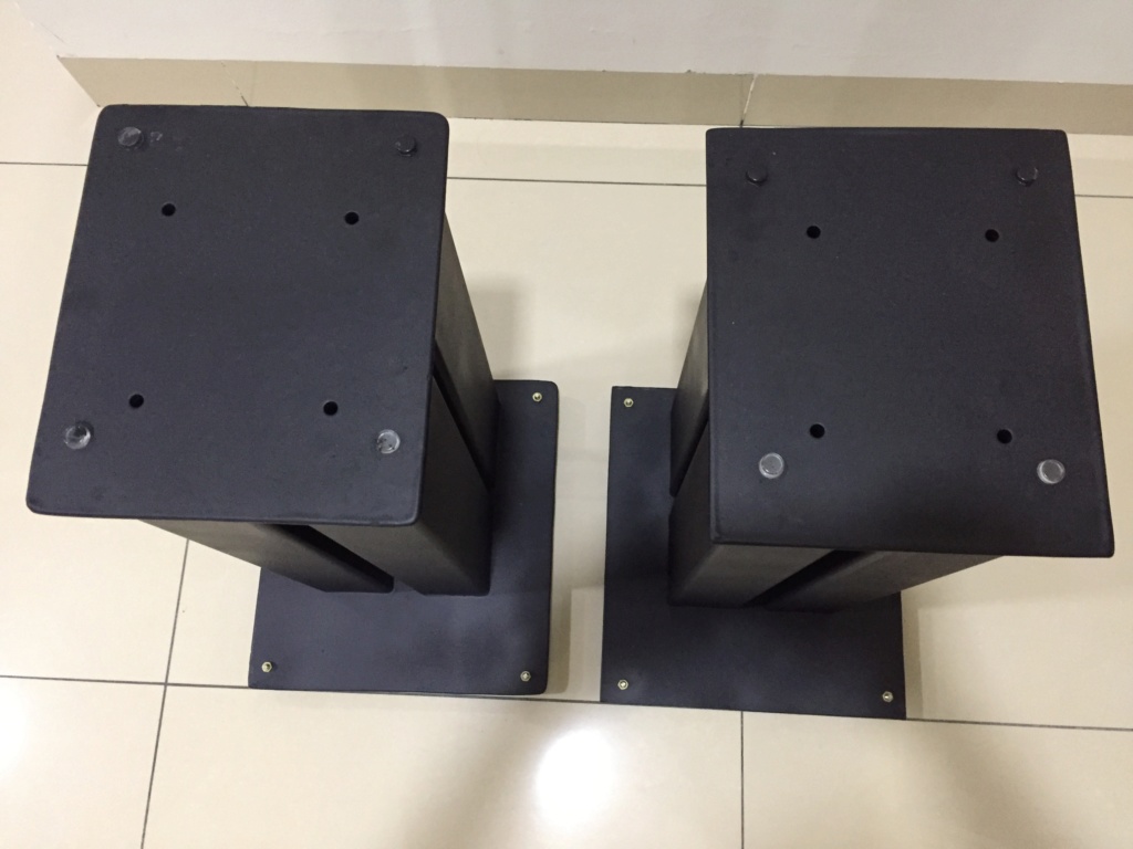 Speaker stand solid metal ( sold) 410