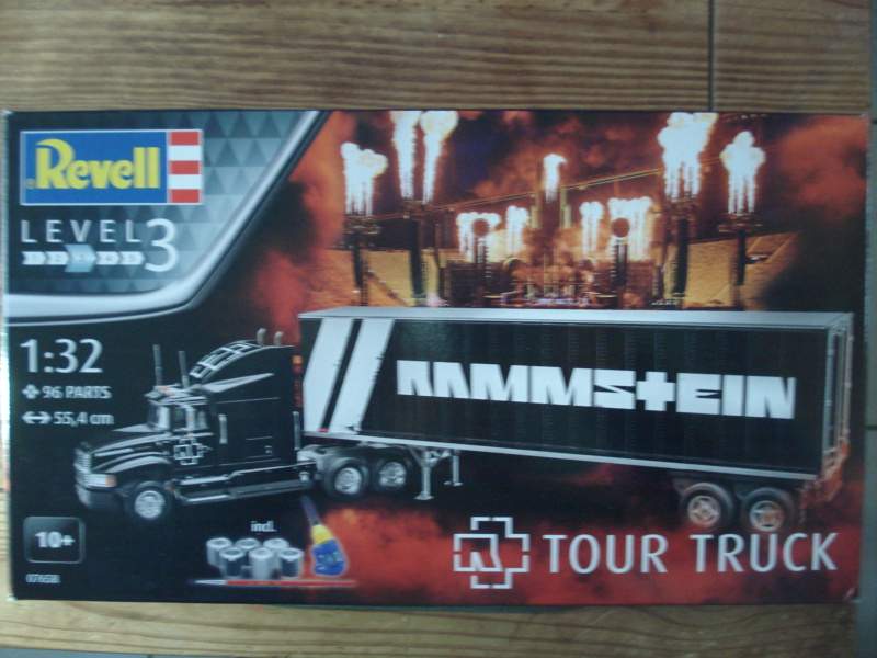 [REVELL] Gift set Tour TRUCK RAMMSTEIN 1/32ème Réf 07658 -RK Dsc01338