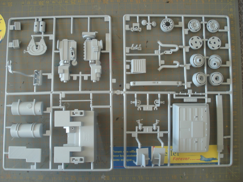 VOLVO F12-20 + la remorque 1/32 ref :81703 Dsc07747