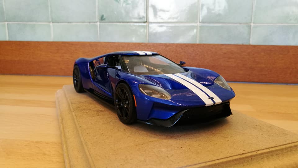 [REVELL] FORD GT 2017 Réf 07678  02911