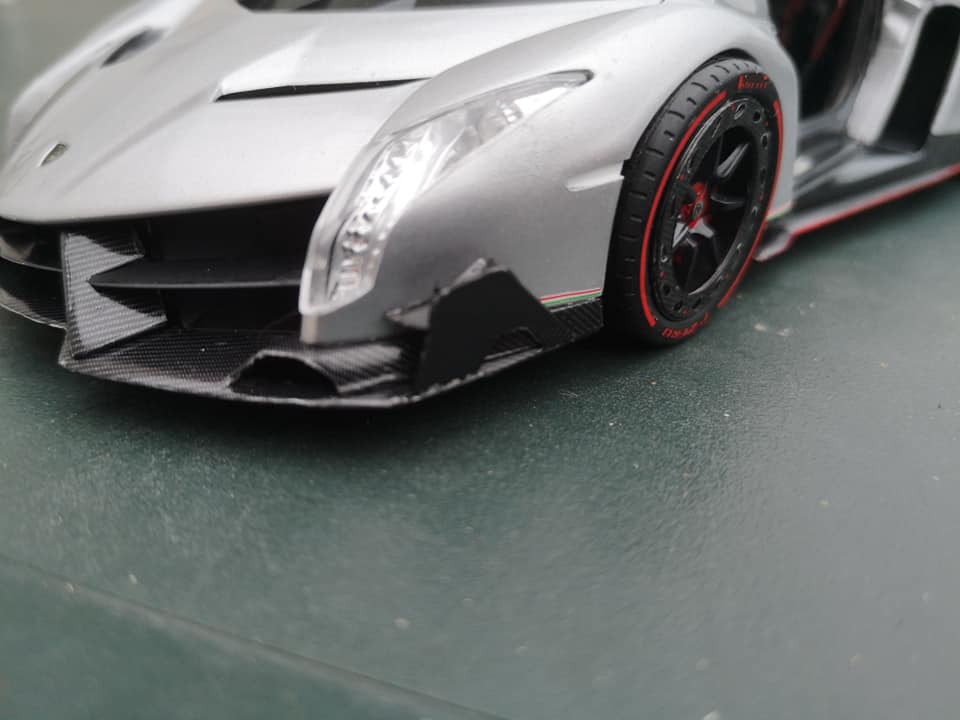 [FUJIMI] LAMBORGHINI VENENO Réf 125831 - Page 3 2117