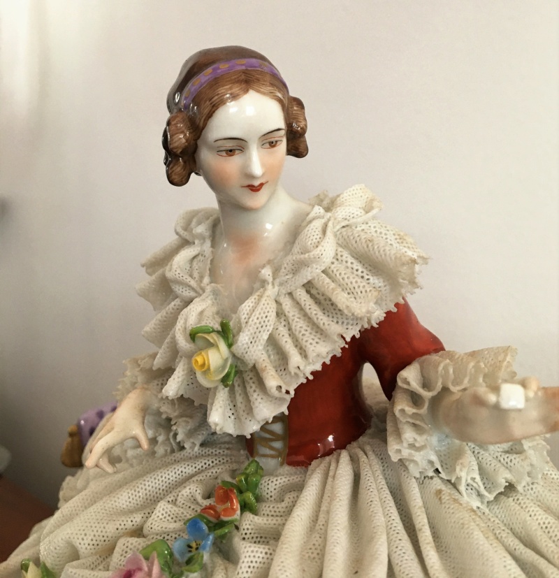 Figurine en dentelle de porcelaine - Müller & Co Volkstedt  Img_1911