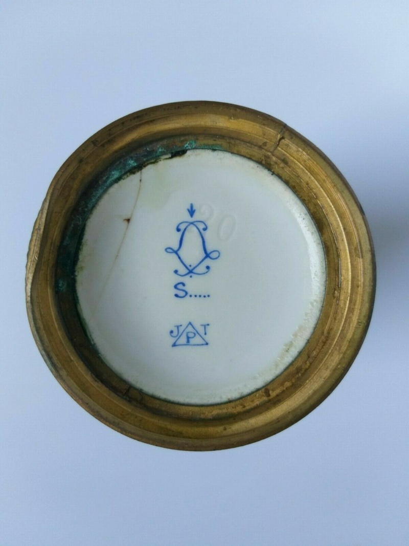 Coffret en porcelaine J. Tiélès dans le gout de Sèvres -Décor Chanele. Tieles12