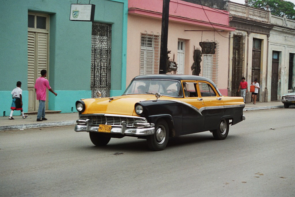 Almendrones in Cuba. 0940
