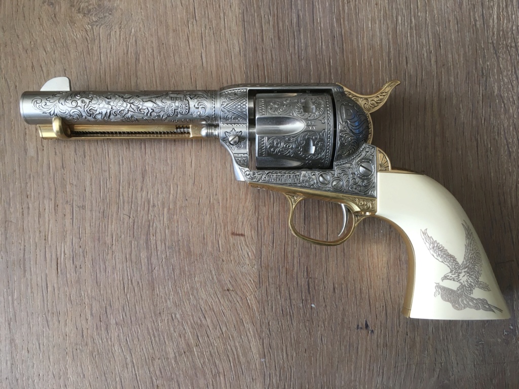 Le Colt SAA du Duke.  John Wayne commemorative. Img_1586