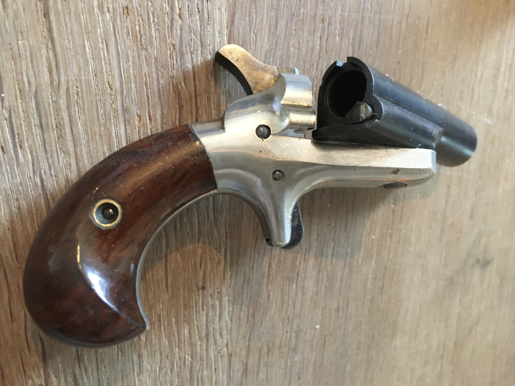 Le Colt derringer en 'noir et or' Img_3139