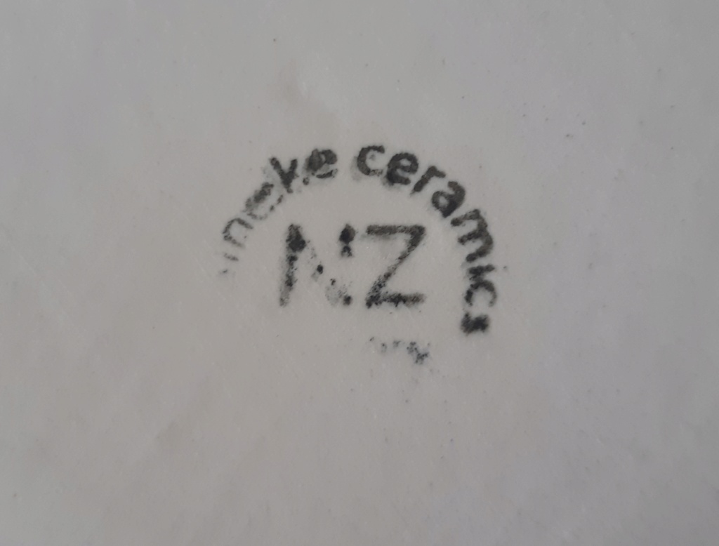 Partial mark ....NEKE Ceramics NZ? Is Waiheke Ceranics 20211213