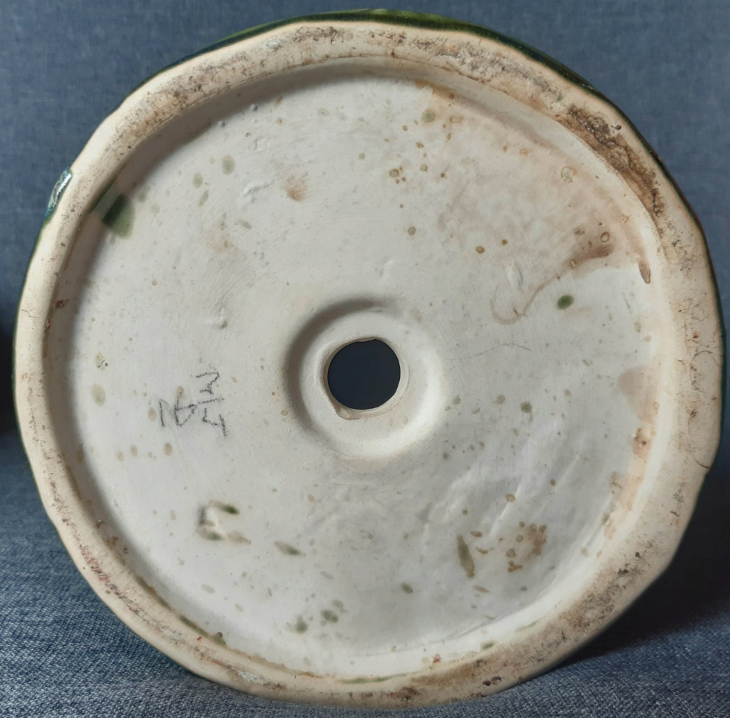 Is this ceramic lamp NZ pottery? 20221116