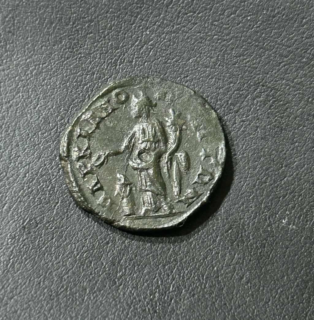 Assarión de Gordiano III. MAPKIANOΠOΛITΩN. Homonoia a izq. Marcianopolis Img_0113