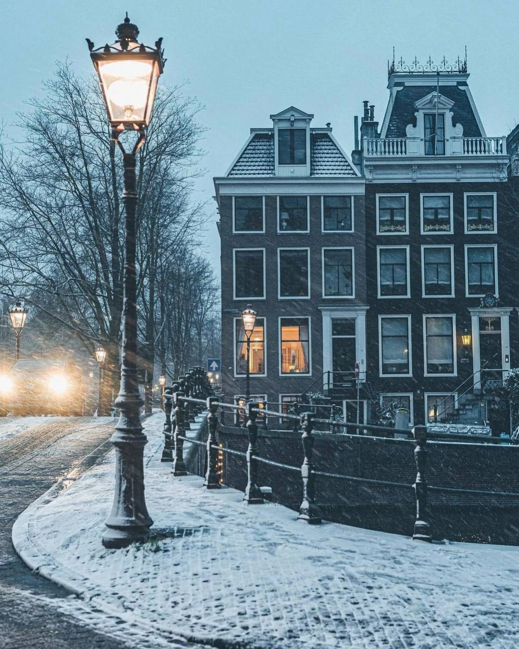 Заснеженные улицы и каналы Амстердама, Нидерланды Photo695
