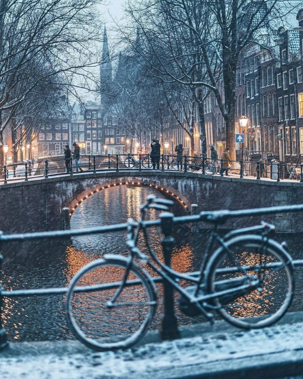 Заснеженные улицы и каналы Амстердама, Нидерланды Photo697