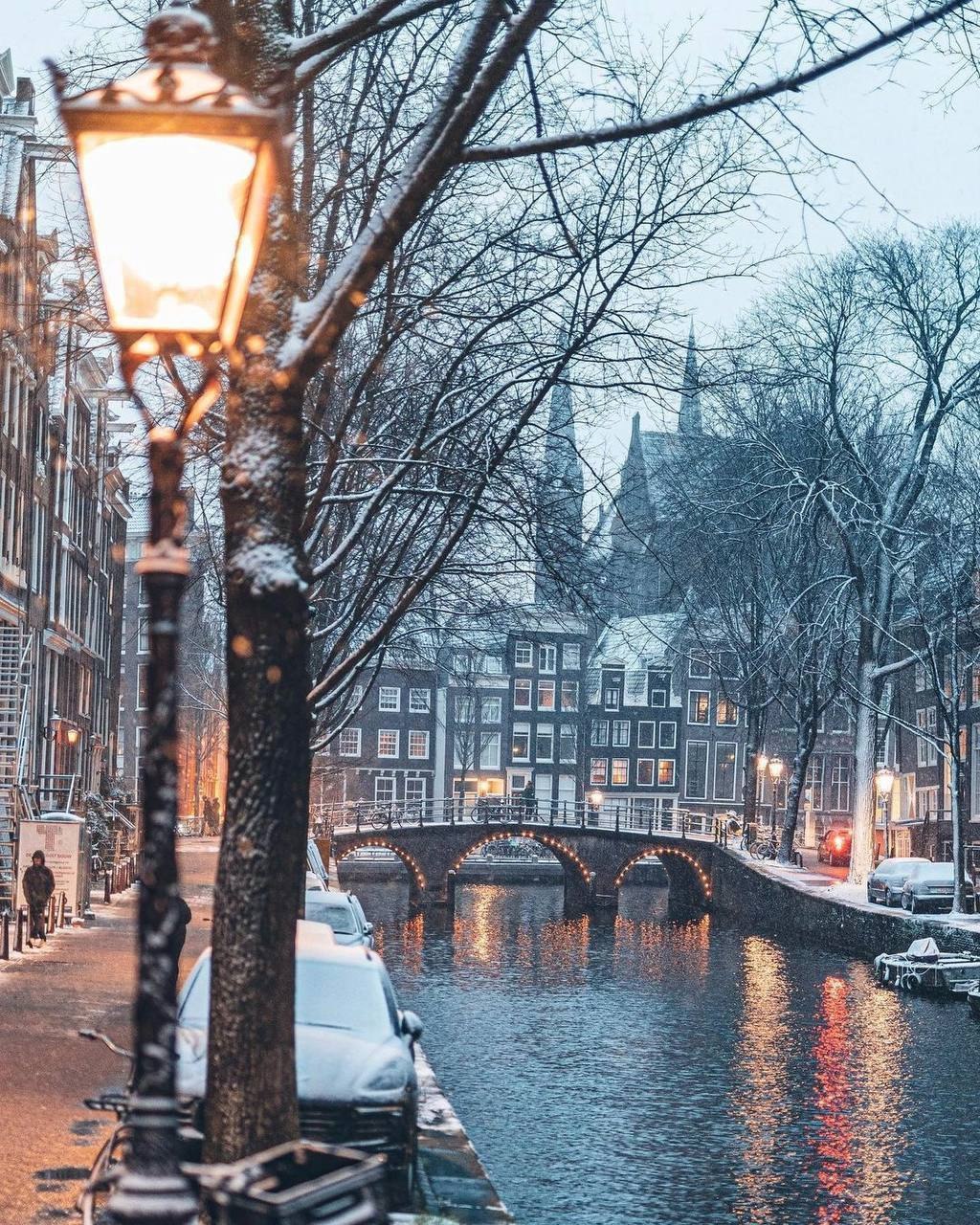 Заснеженные улицы и каналы Амстердама, Нидерланды Photo698