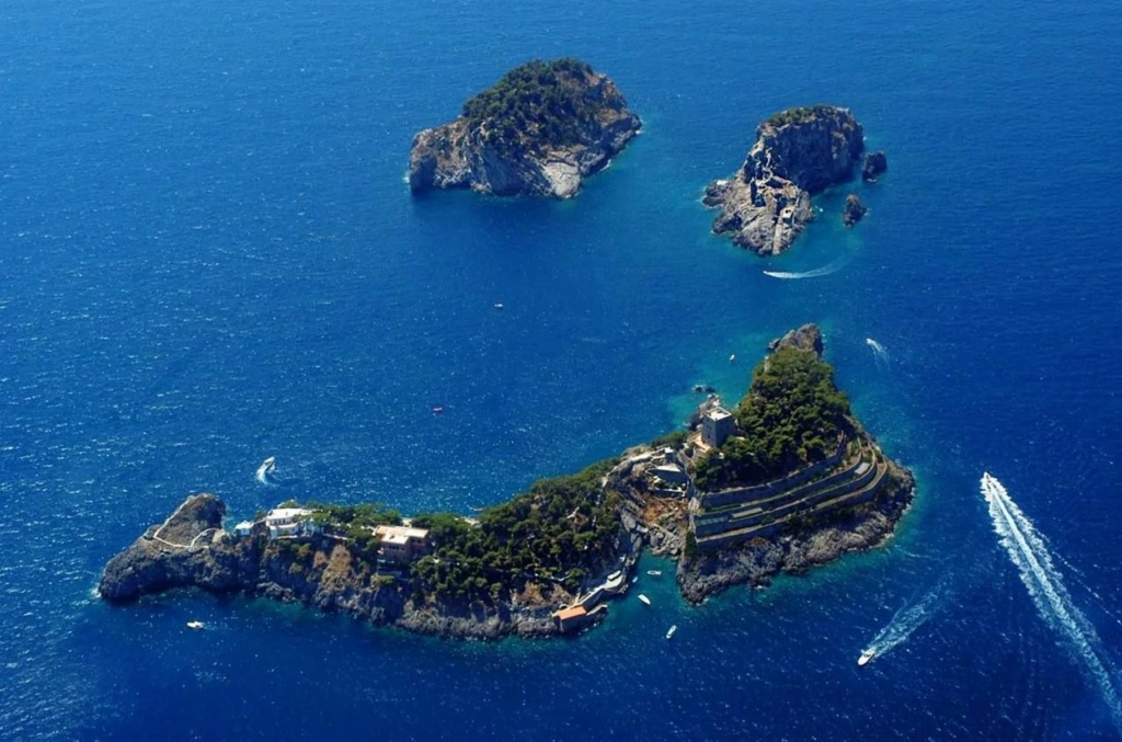 Остров похожий на дельфин архипелага Ли Галли Photo978