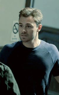 Patrick John Flueger 410