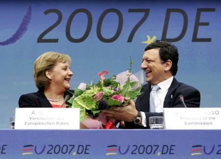 Sommet de Bruxelles: un Nouveau Trait pour 2009 Merkel10