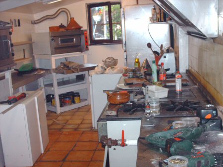 the kitchen Hpim4411