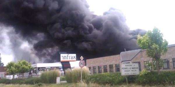 Perwez : Incendie à l'entreprise Derbigum (08/07/15) + photos A3b2d711