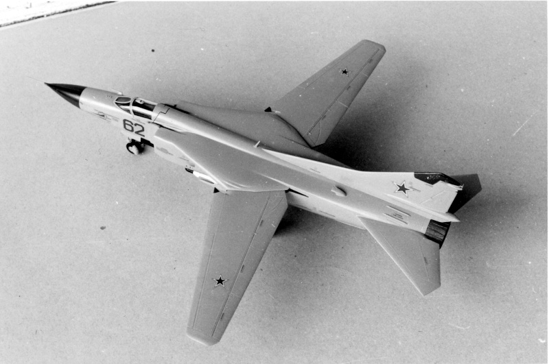 [ESCI] MIKOYAN-GOUREVICH MiG 23S 1/48ème Réf 4022 Mig_2312
