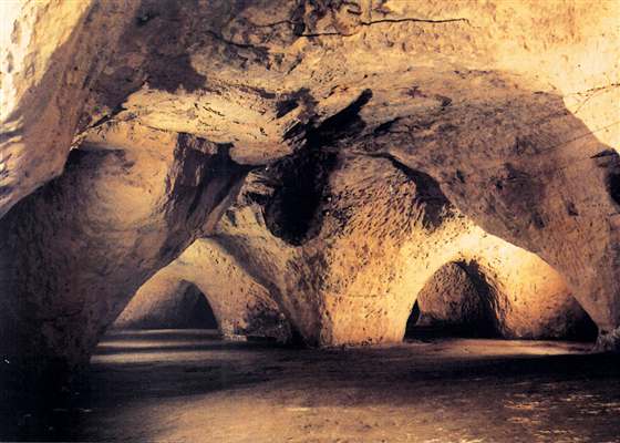 La tour de Gollard et les grottes de folx les caves Folx11