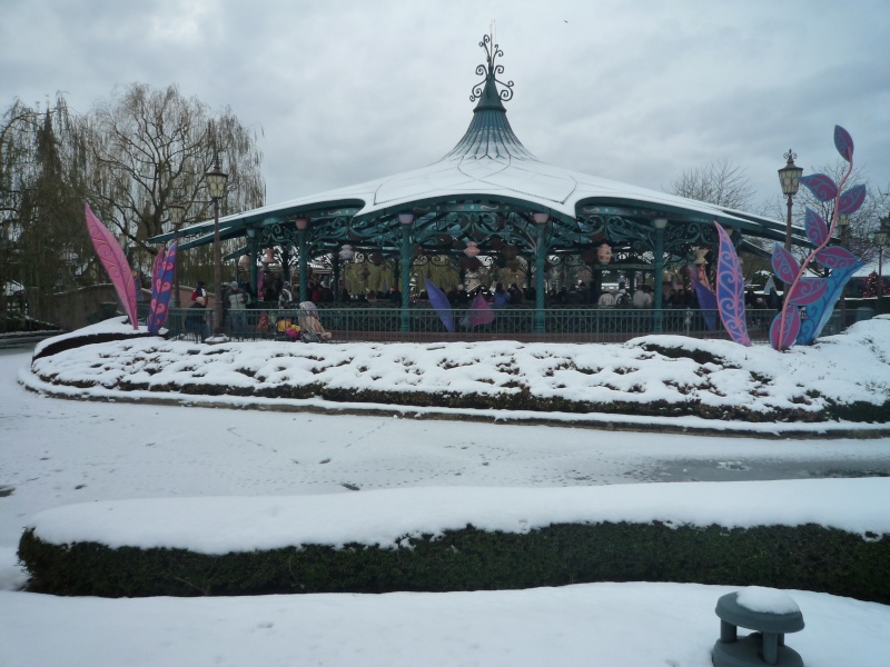 Vos photos de Disneyland Paris sous la neige ! - Page 10 P1010010