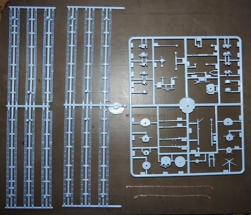 [HELLER] Cuirassé STRASBOURG 1/400ème Réf 81082  Strasb17