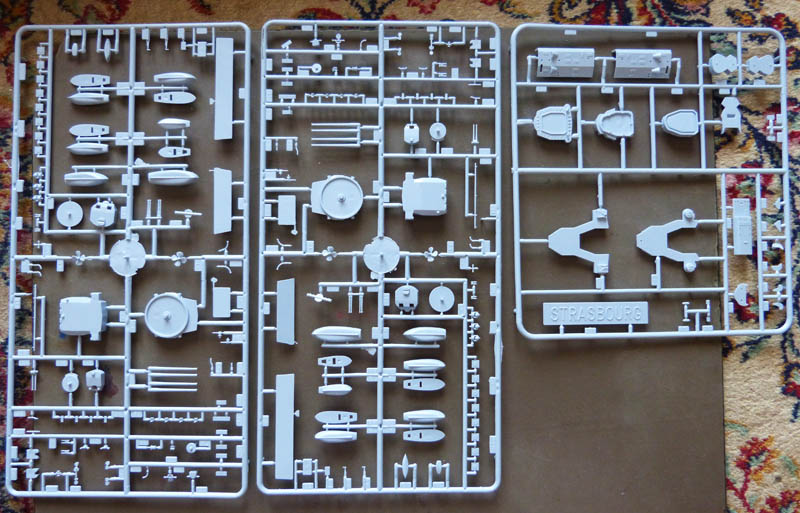 [HELLER] Cuirassé STRASBOURG 1/400ème Réf 81082  Strasb20