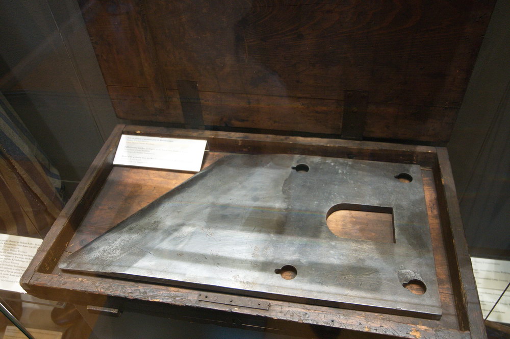 The guillotine from Kiev Museum of the War Blade10