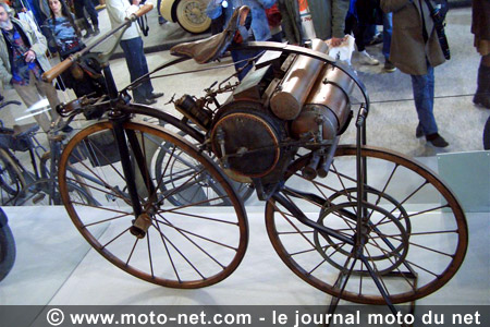 la premiere moto est francaise créé en 1871 Perrea10