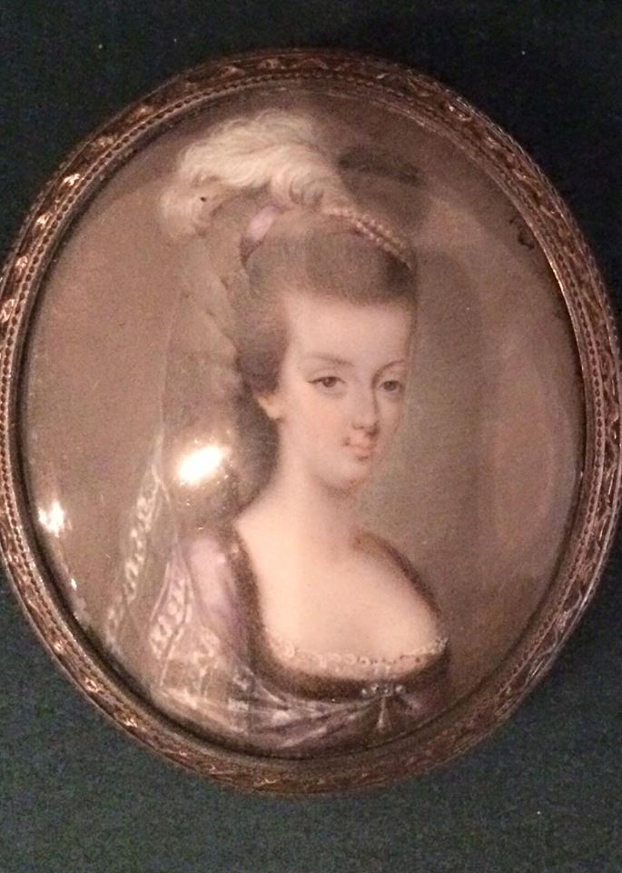 Divers portraits de Marie-Antoinette : miniatures du XVIIIe siècle (dont artistes non attribués) Mini_m10