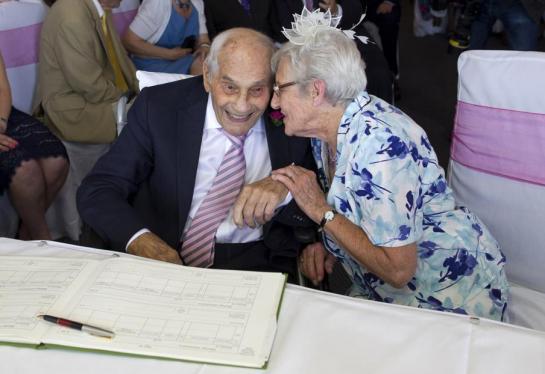 A 103 et 91 ans,George et Doreen sont les plus vieux mariés du monde 48609810