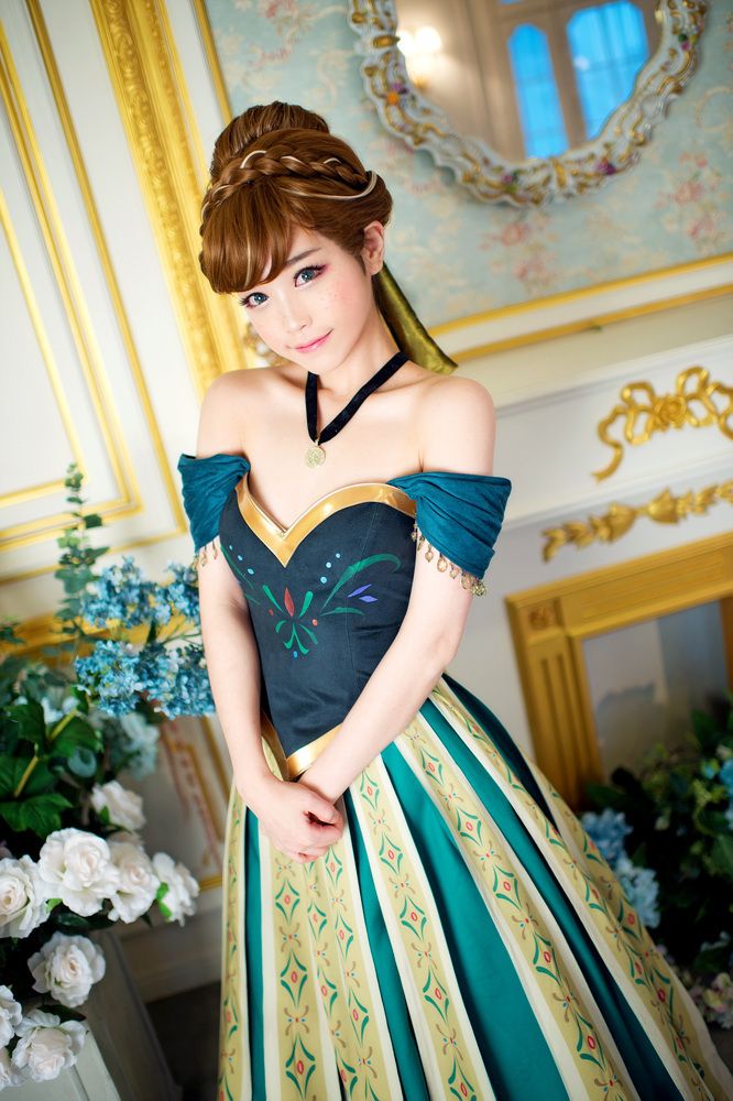 reine - Cosplays - La Reine des Neiges - Page 6 79cdf010