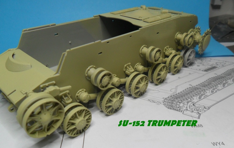 SU-152 LATE Trumpeter 1/35 - Page 2 Sam_5053