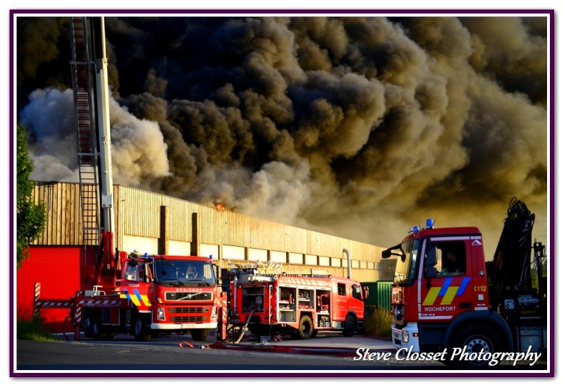 Gros incendie au zoning d’Achêne (10/06/2015 + photos) _ste5612