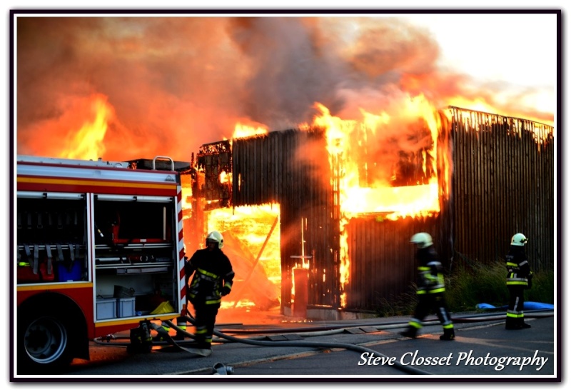 Gros incendie au zoning d’Achêne (10/06/2015 + photos) _ste5715