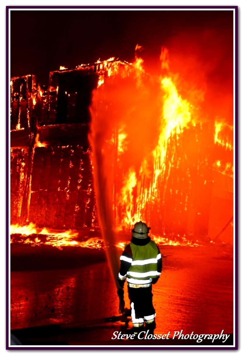 Gros incendie au zoning d’Achêne (10/06/2015 + photos) _ste5813