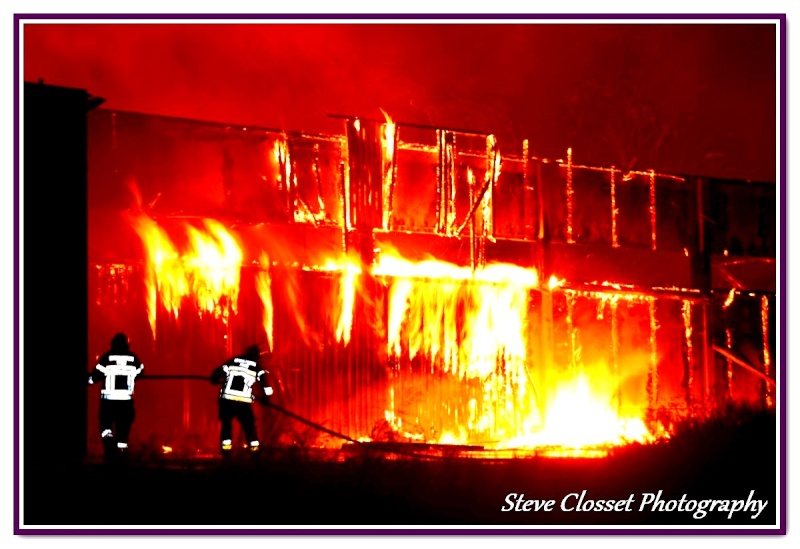 Gros incendie au zoning d’Achêne (10/06/2015 + photos) _ste5815
