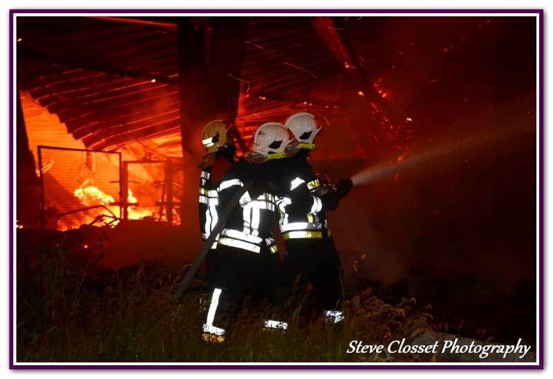 Gros incendie au zoning d’Achêne (10/06/2015 + photos) _ste5911