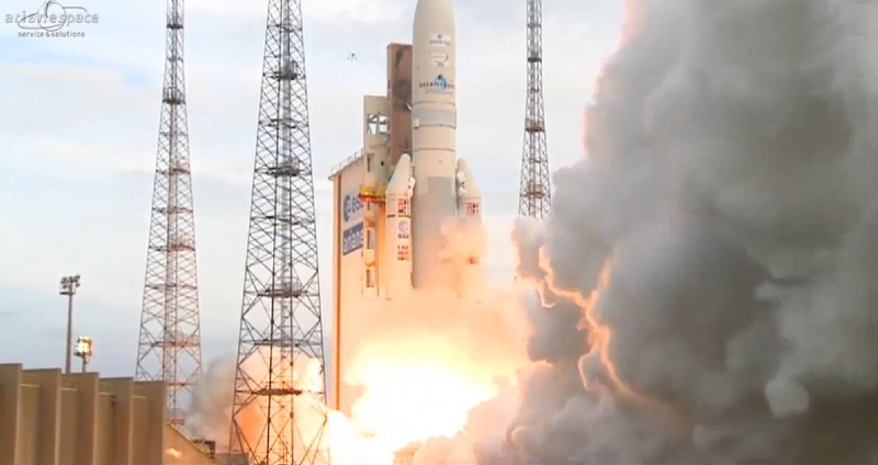 Lancement Ariane 5 ECA VA225 / Eutelsat 8 West B + Intelsat 34 - 20 août 2015 - Page 2 Ar01b10