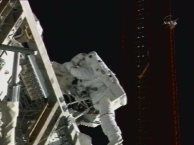 ISS: EVA du 24.11.2007 Vlcsna10